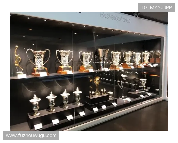 马卡:皇马拍卖伯纳乌球场历史物品,包括7号储物柜等 马卡:皇马拍卖伯纳乌球场历史物品,包括7号储物柜等